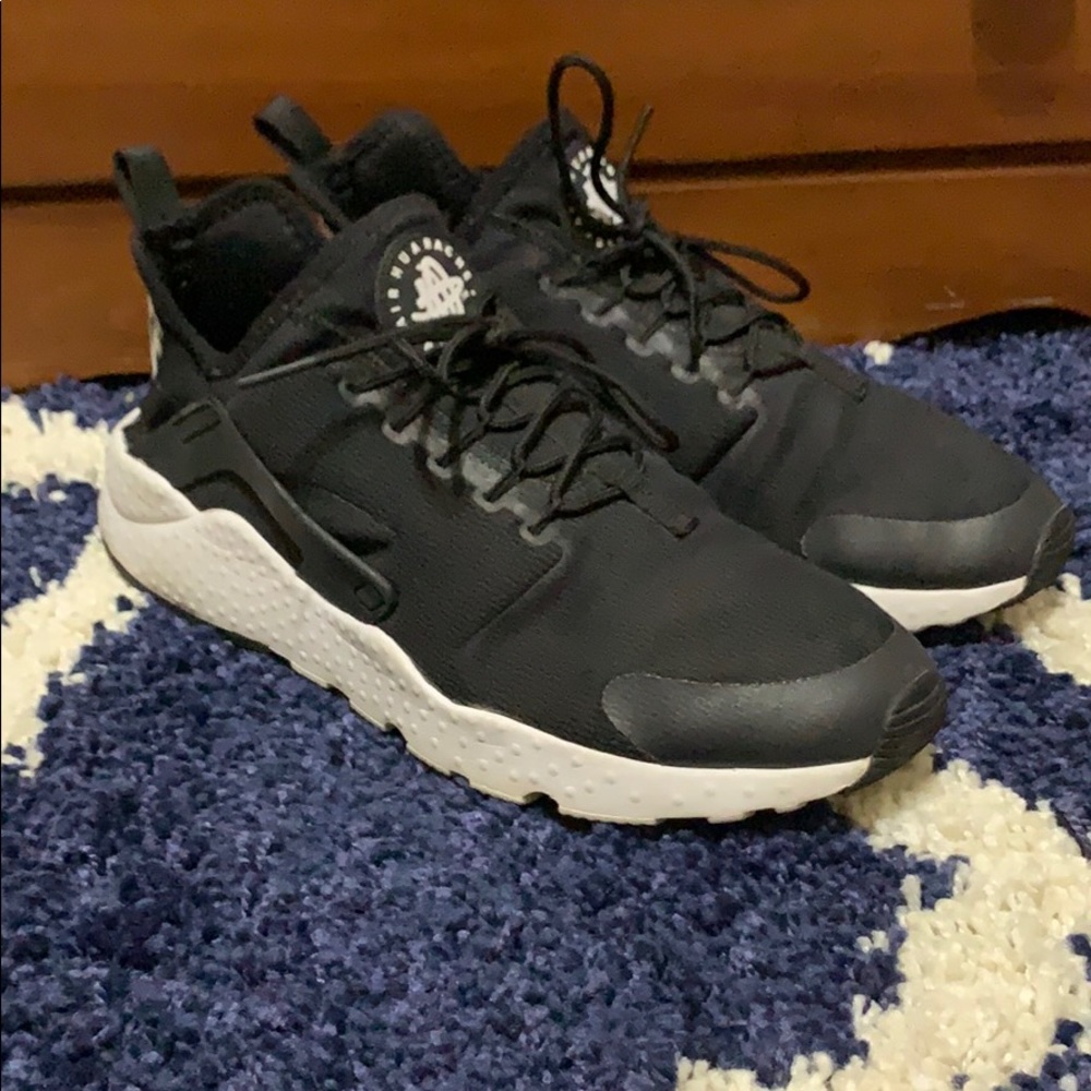 Nike Air Huaraches Size 10